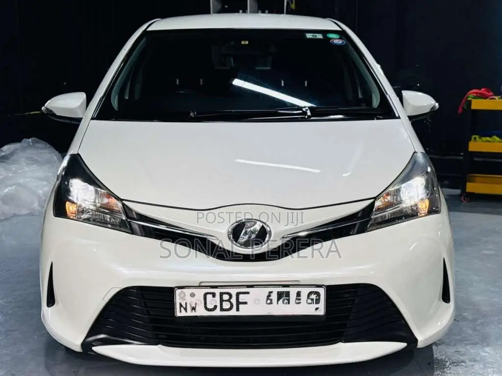 Toyota Vitz 2016 Car (Used)