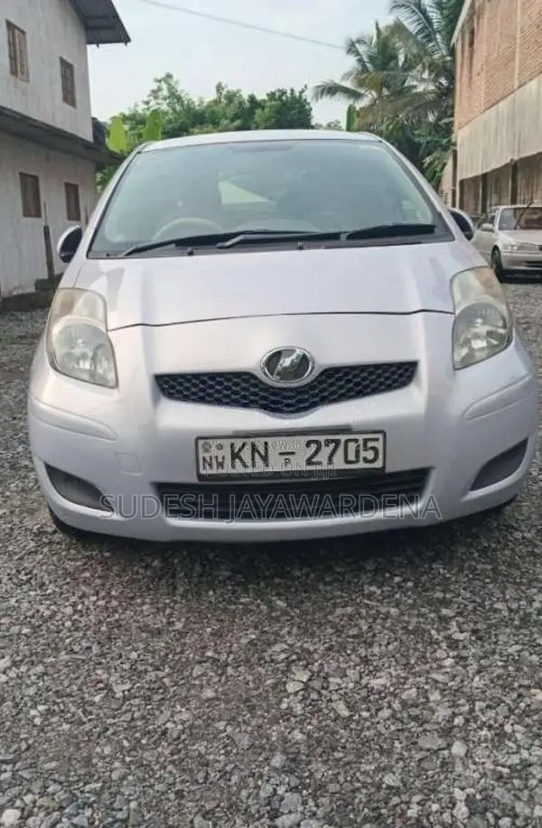 Toyota Vitz 2008 Car (Used)