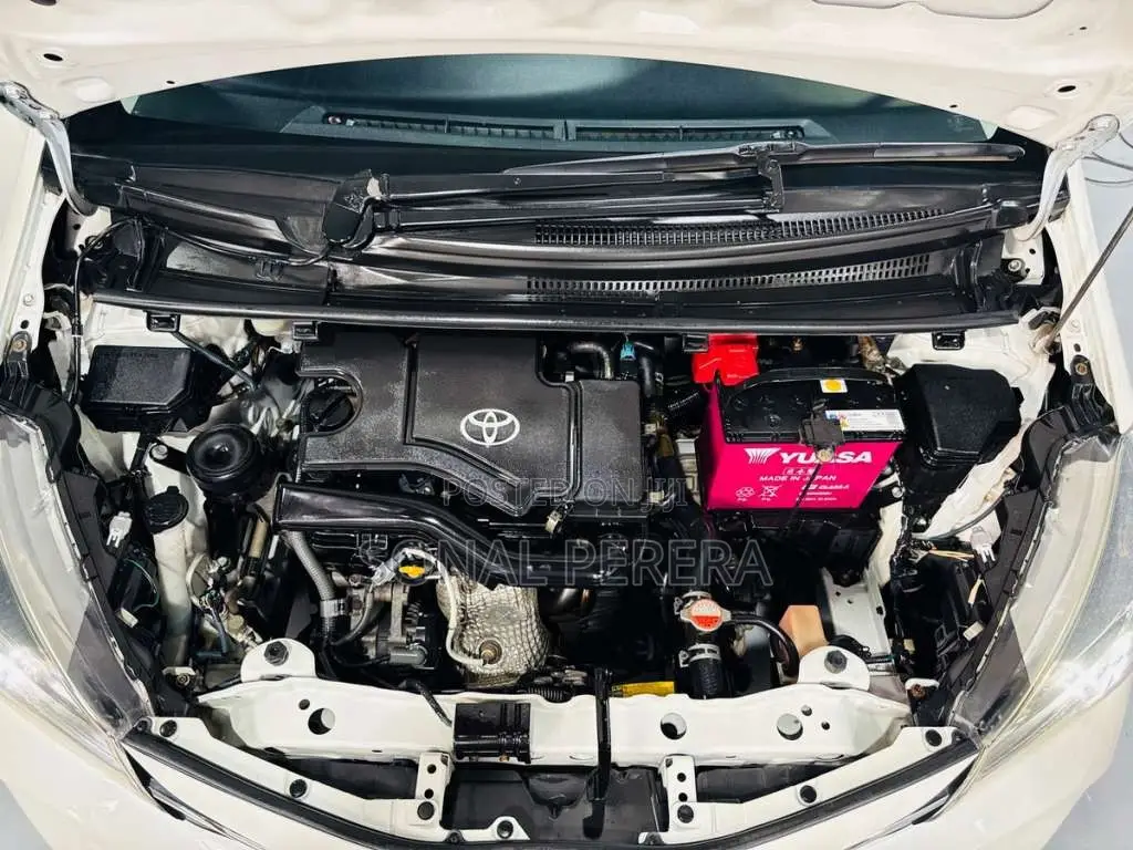 Toyota Vitz 2016 Car (Used)
