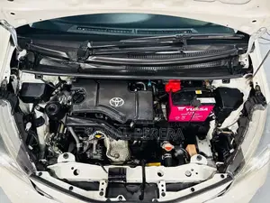Toyota Vitz 2016 Car (Used)