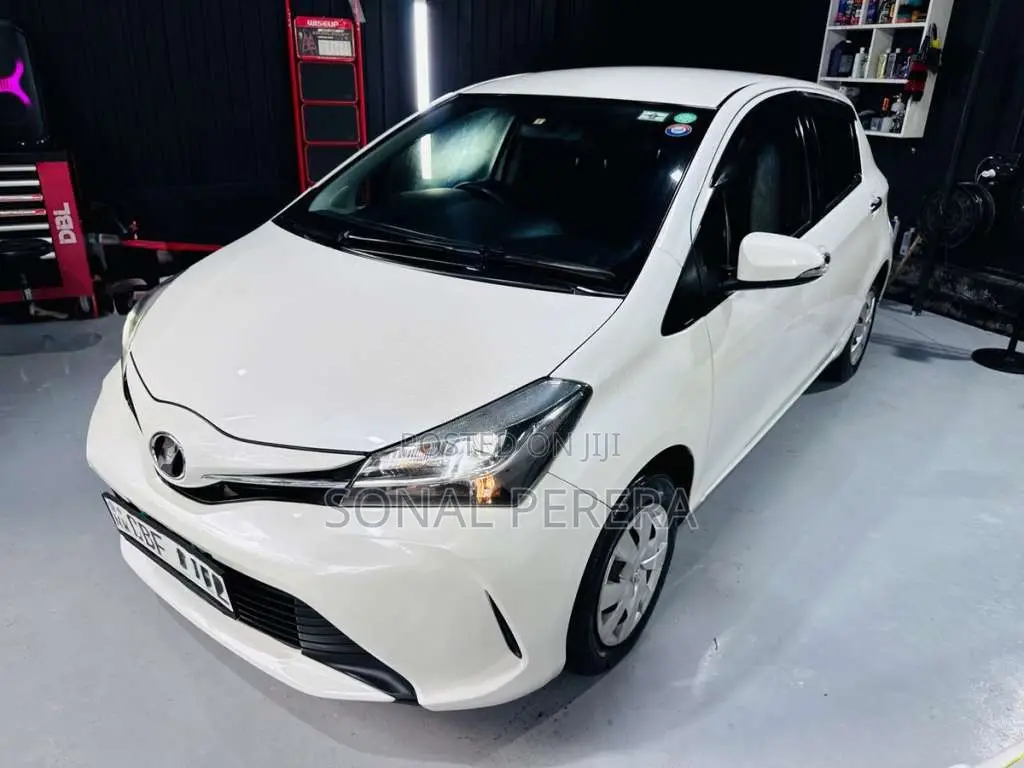 Toyota Vitz 2016 Car (Used)