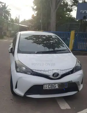 Toyota Vitz 2016 Car (Used)