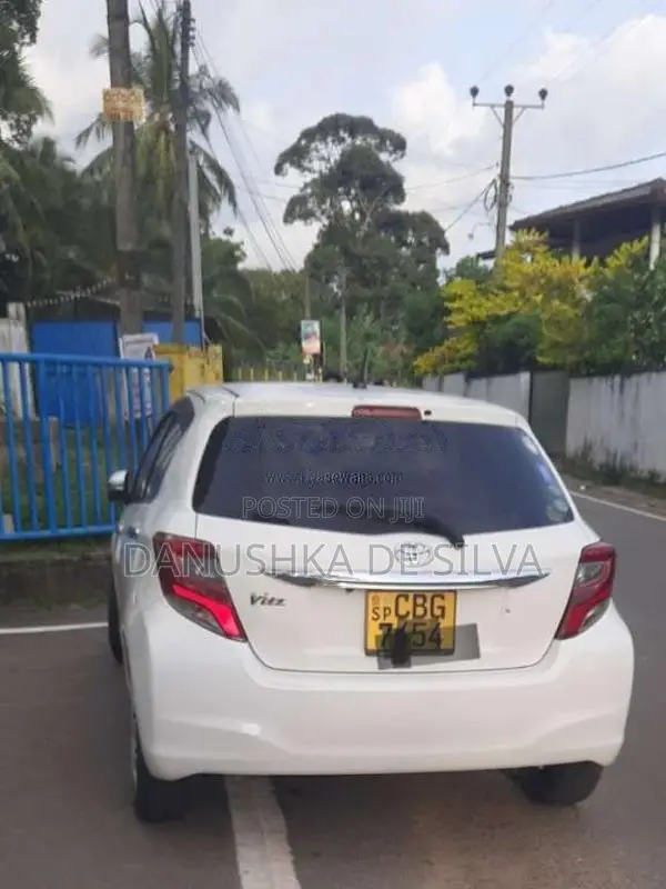 Toyota Vitz 2016 Car (Used)