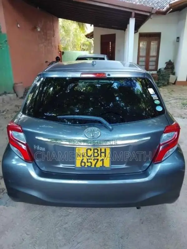 Toyota Vitz 2018 Car (Used)