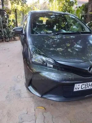 Toyota Vitz 2018 Car (Used)