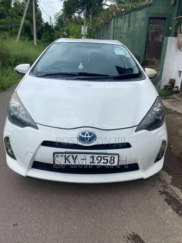 Toyota Aqua 2012 Car (Used)