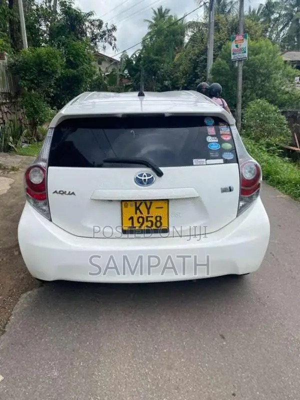 Toyota Aqua 2012 Car (Used)