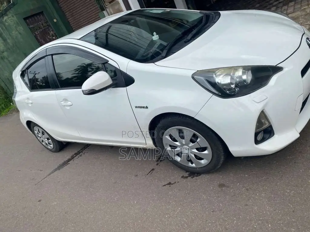 Toyota Aqua 2012 Car (Used)