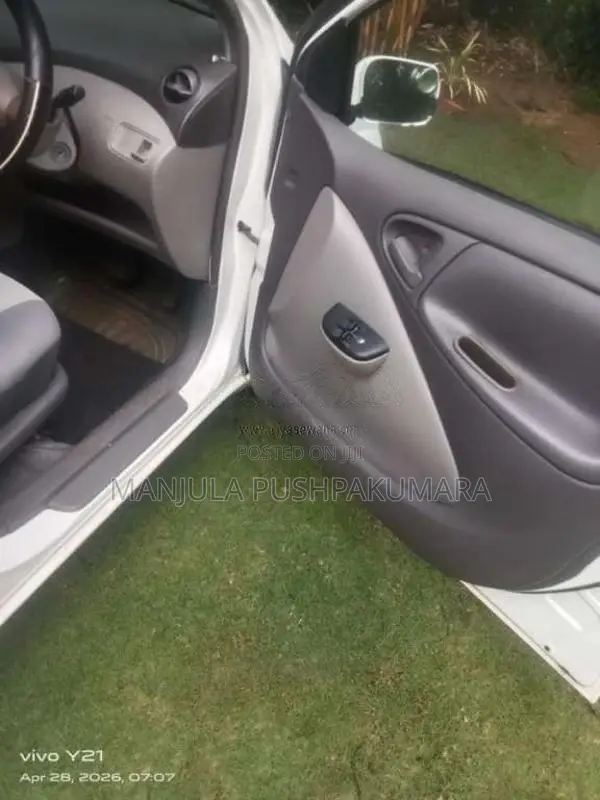 Toyota Platz 2001 Car (Used)