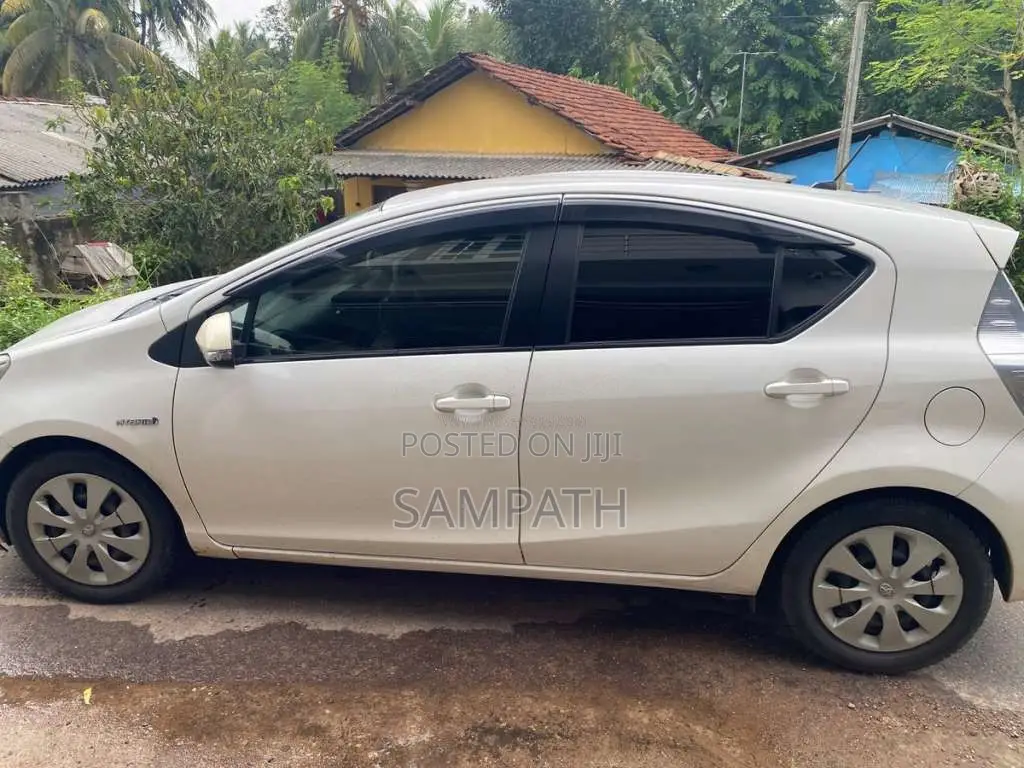 Toyota Aqua 2012 Car (Used)