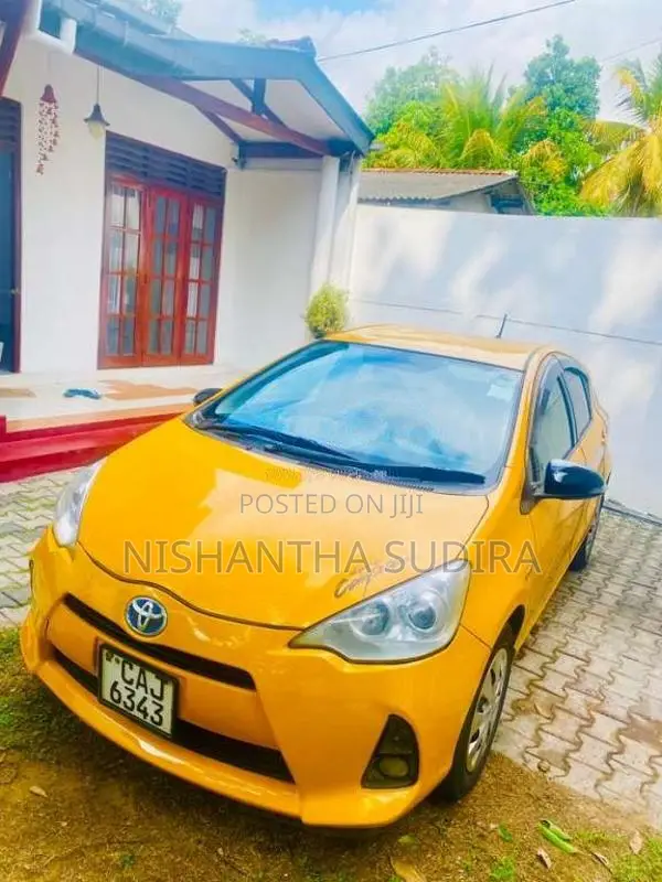 Toyota Aqua 2015 Car (Used)