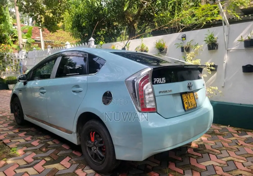 Toyota Prius 2011 Car (Used)