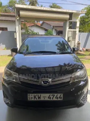 Toyota Axio 2013 Car (Used)