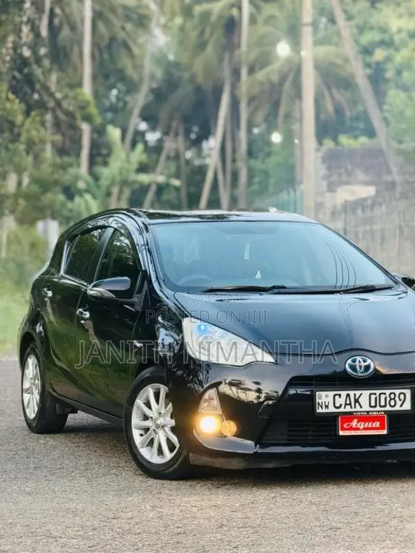 Toyota Aqua 2013 Car (Used)