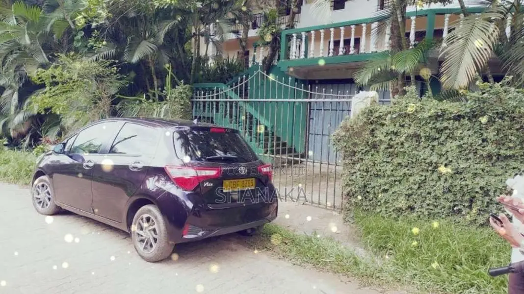Toyota Vitz 2018 Car (Used)
