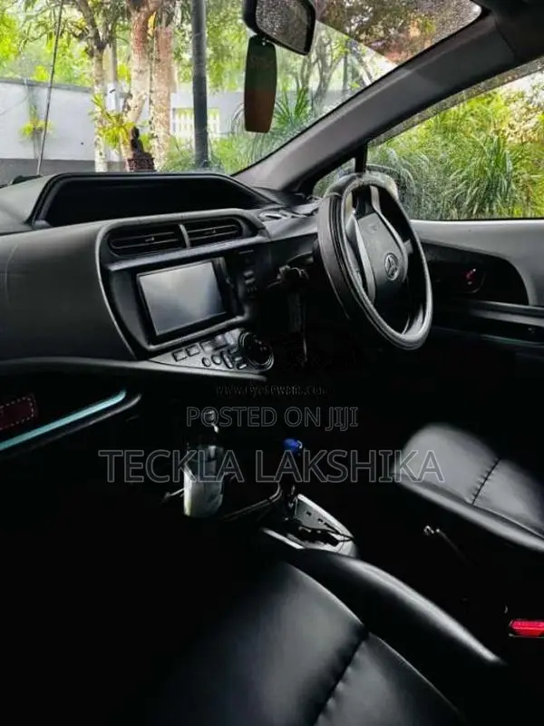 Toyota Aqua 2012 Car (Used)