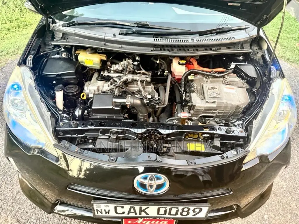 Toyota Aqua 2013 Car (Used)
