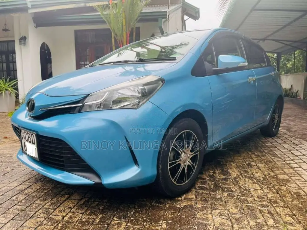 Toyota Vitz 2016 Car (Used)