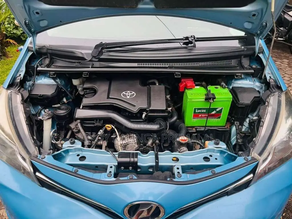 Toyota Vitz 2016 Car (Used)
