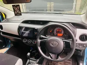 Toyota Vitz 2016 Car (Used)