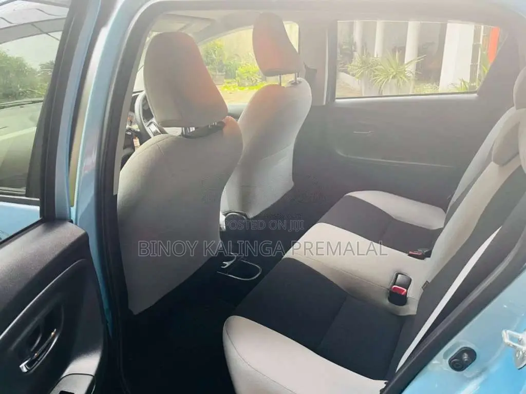 Toyota Vitz 2016 Car (Used)