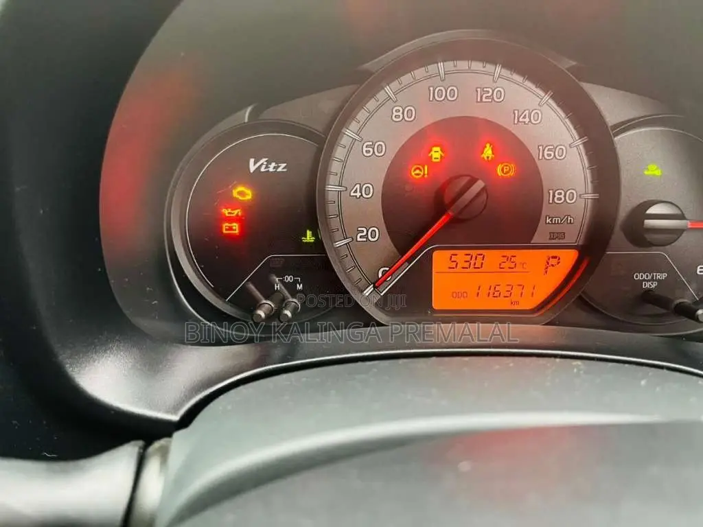 Toyota Vitz 2016 Car (Used)