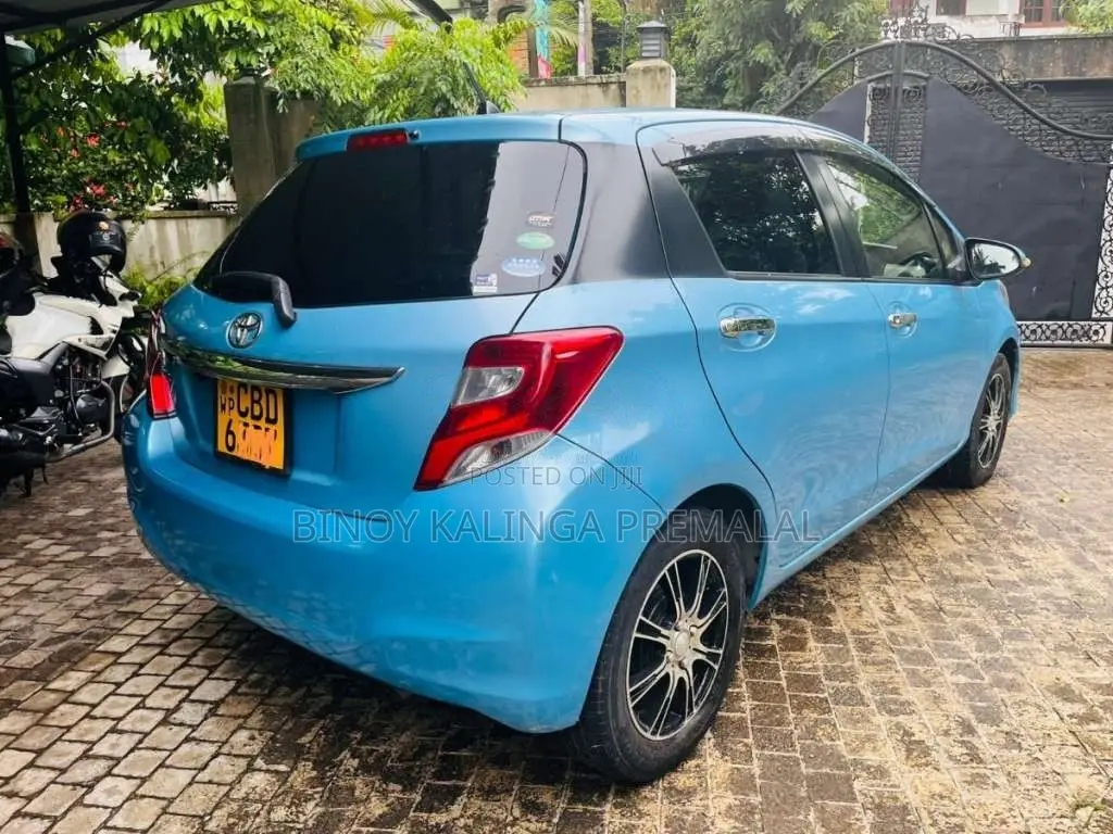 Toyota Vitz 2016 Car (Used)