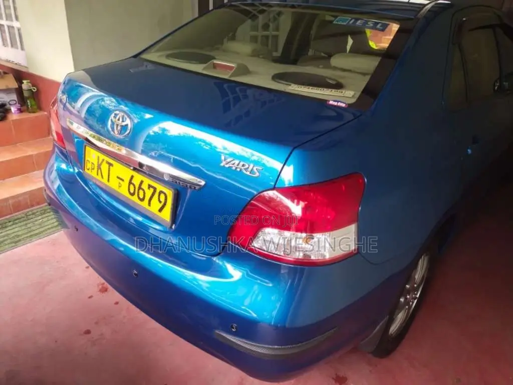 Toyota Yaris 2012 Car (Used)