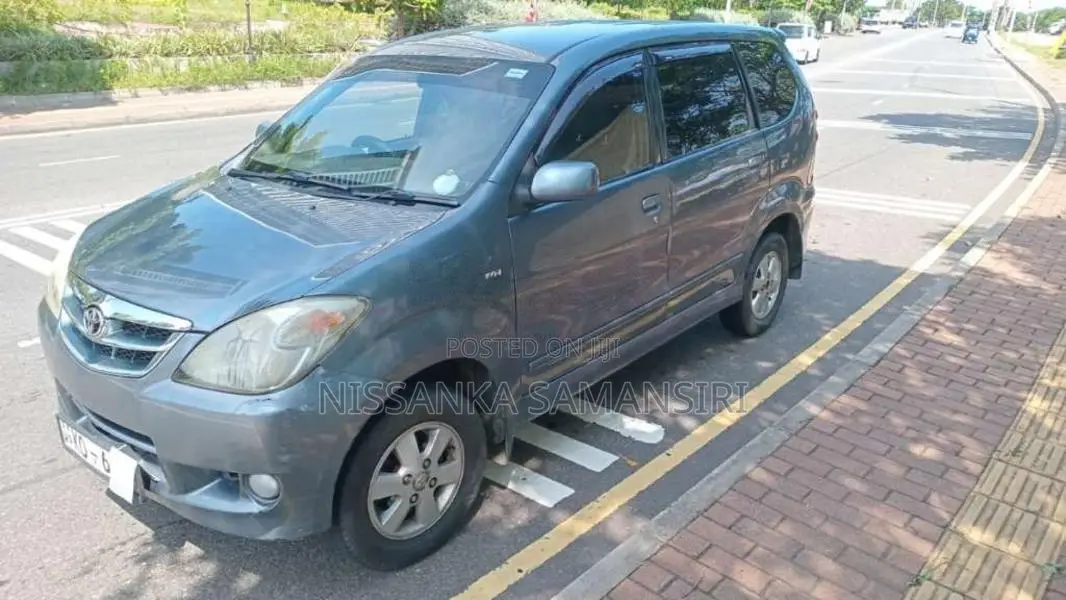 Toyota Avanza 2011 Car (Used)