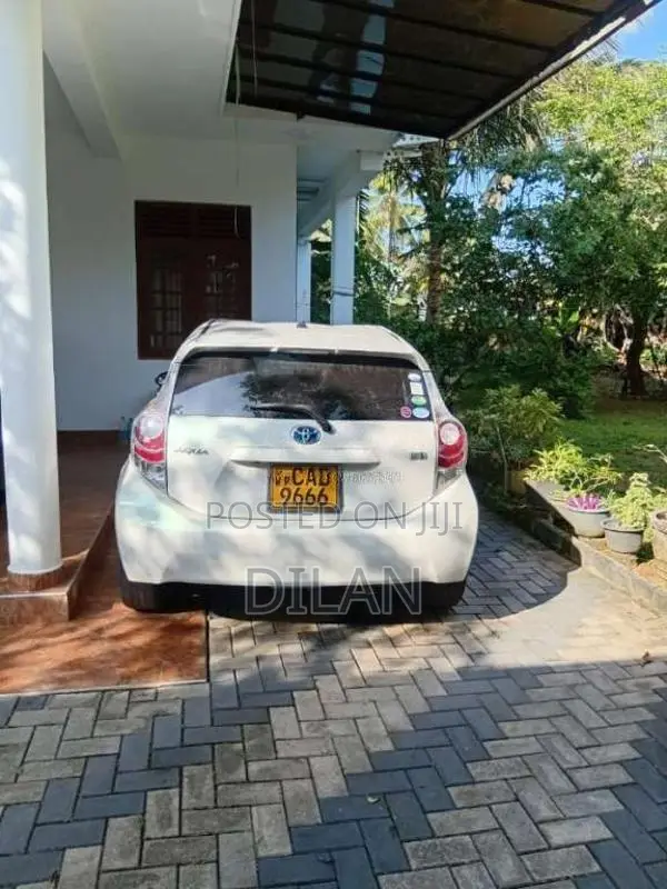 Toyota Aqua 2014 Car (Used)