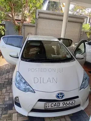 Toyota Aqua 2014 Car (Used)
