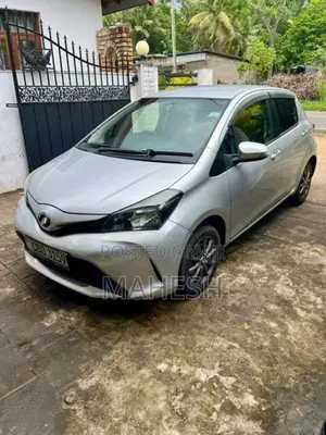 Toyota Vitz 2016 Car (Used)