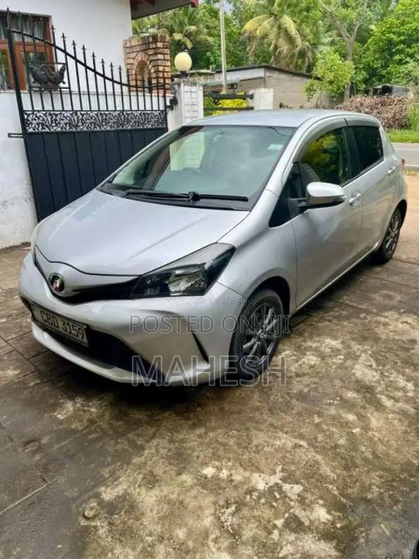 Toyota Vitz 2016 Car (Used)