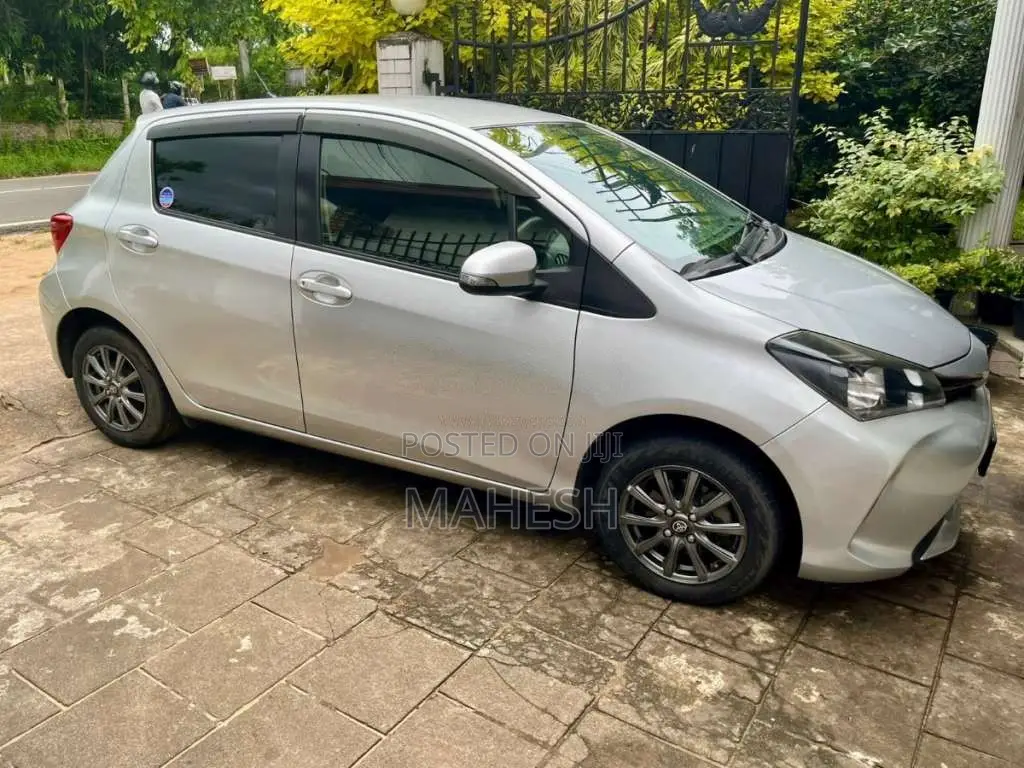 Toyota Vitz 2016 Car (Used)