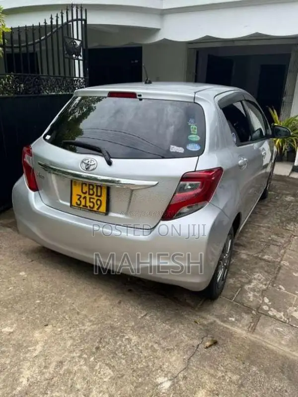 Toyota Vitz 2016 Car (Used)