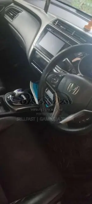 Honda Grace 2016 Car (Used)