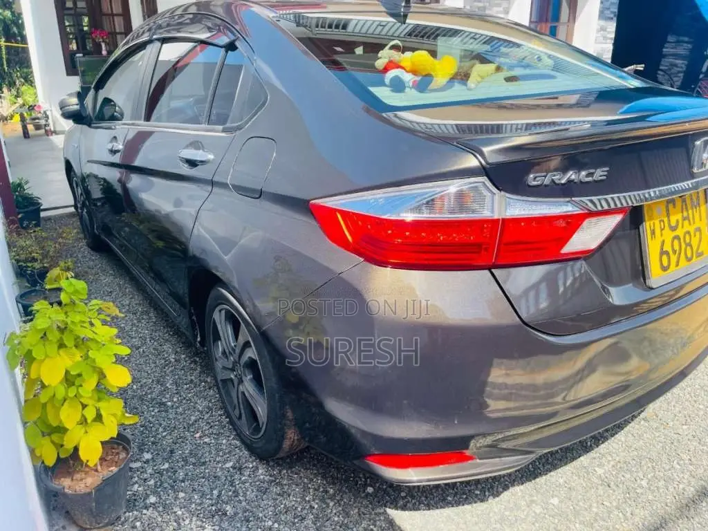 Honda Grace 2015 Car (Used)