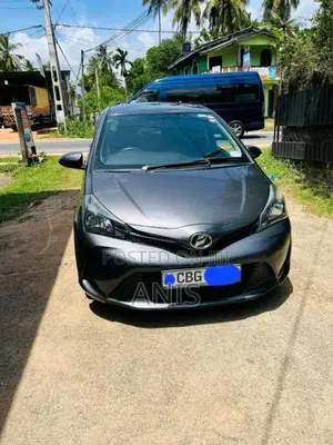 Toyota Vitz 2016 Car (Used)