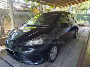 Toyota Vitz 2016 Car (Used)
