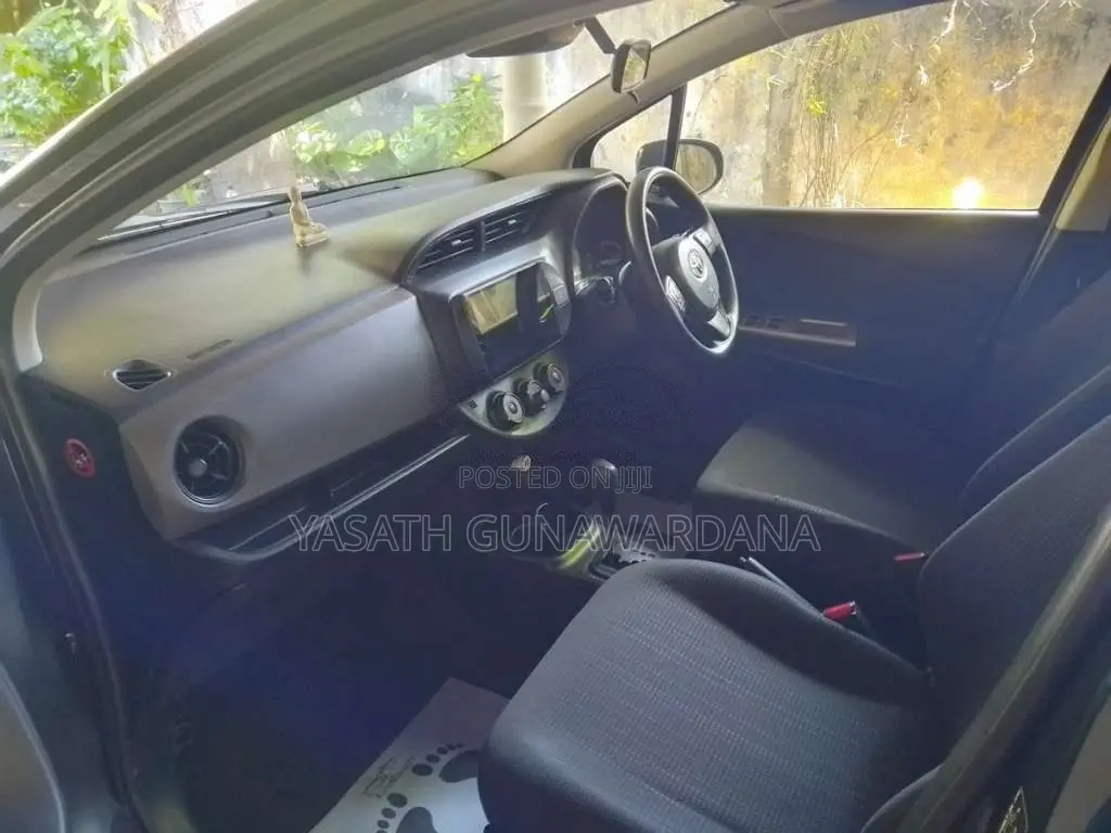 Toyota Vitz 2016 Car (Used)