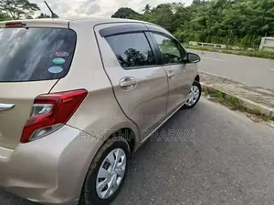 Toyota Vitz 2016 Car (Used)