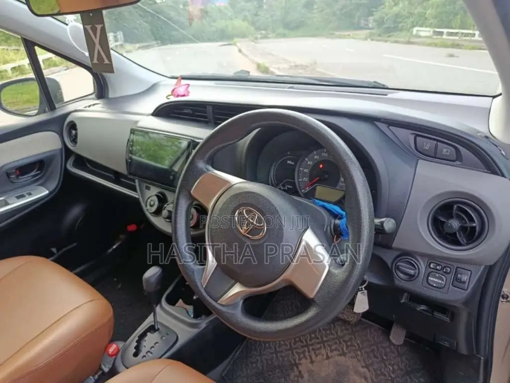 Toyota Vitz 2016 Car (Used)