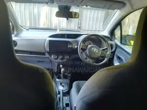 Toyota Vitz 2016 Car (Used)