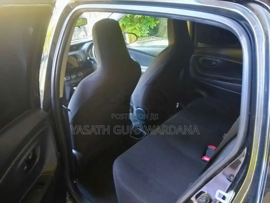 Toyota Vitz 2016 Car (Used)