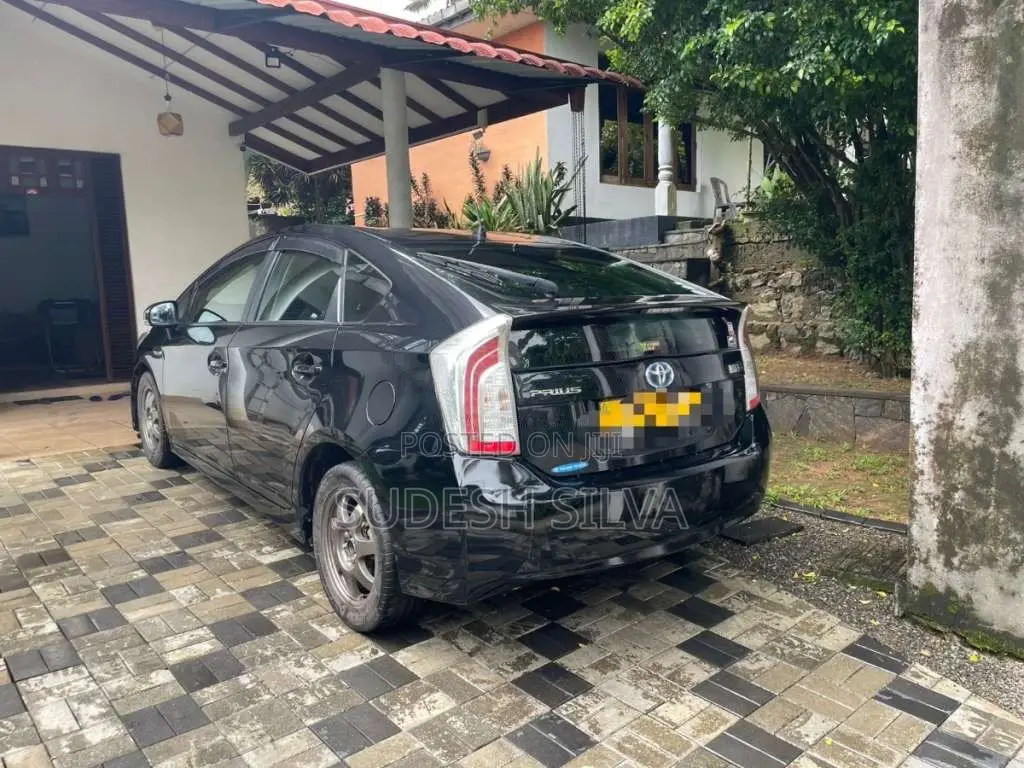 Toyota Prius 2013 Car (Used)