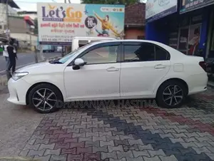 Toyota Axio 2017 Car (Used)