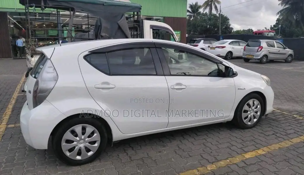 Toyota Aqua 2013 Car (Used)