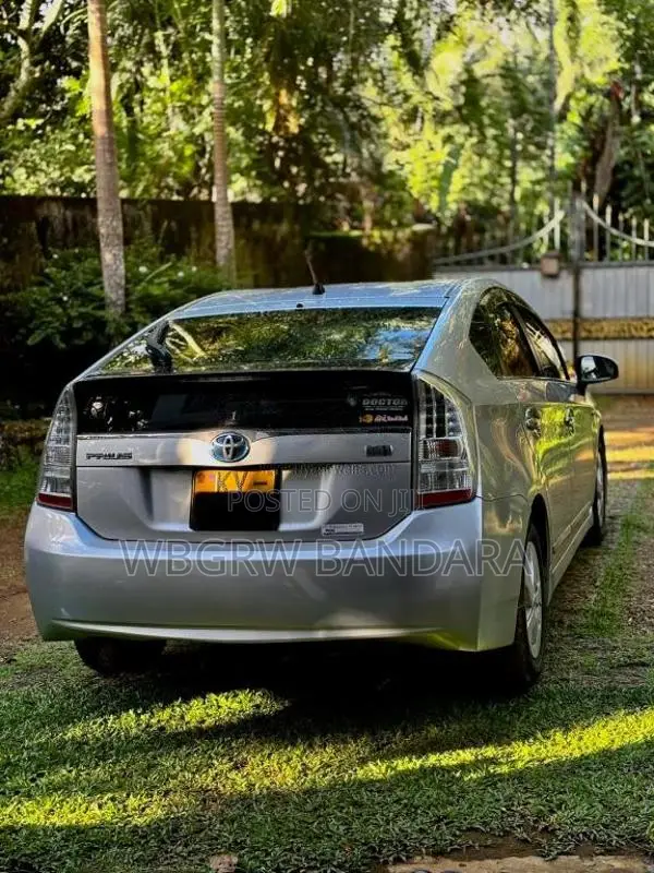 Toyota Prius 2011 Car (Used)