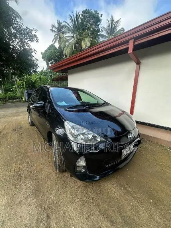 Toyota Aqua 2014 Car (Used)