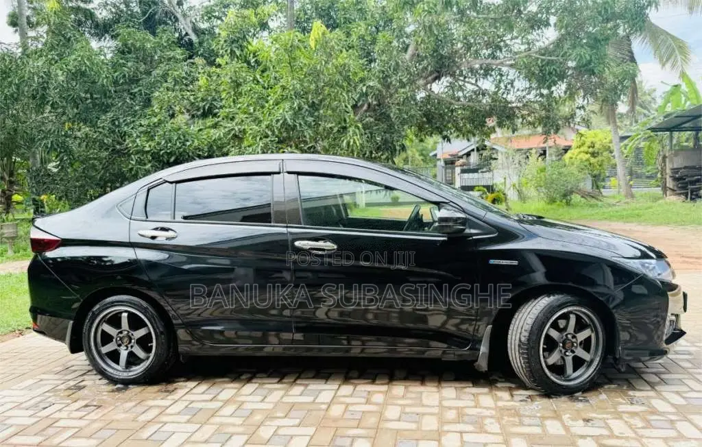Honda Grace 2017 Car (Used)